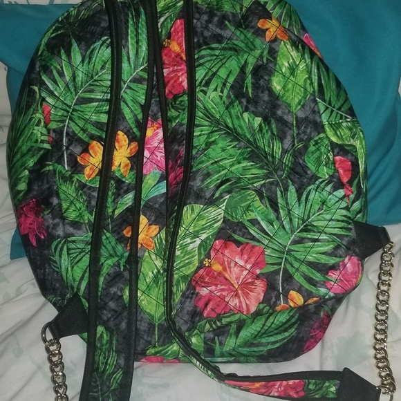 VICTORIA'S SECRET FLORAL BACKPACK PURSE FINAL PRICE - Picture 3 of 4